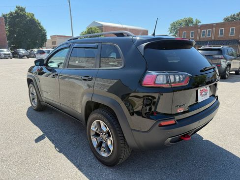 Used 2019 Jeep Cherokee Trailhawk w/ Comfort/Convenience Group AWD/4WD image 7