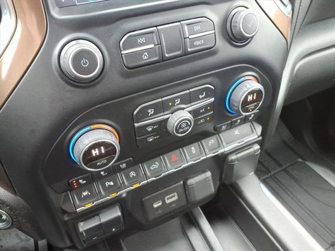 Used 2019 Chevrolet Silverado 1500 High Country image 11