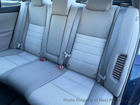 Used 2015 Toyota Camry LE image 18