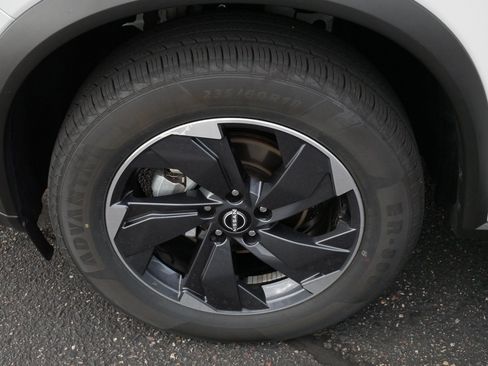 Used 2024 Nissan Rogue SV AWD/4WD image 15