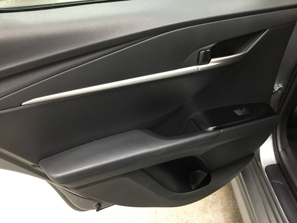 Used 2025 Toyota Camry SE FWD image 28