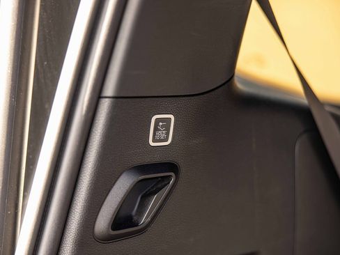 Used 2022 Jeep Wagoneer Series II w/ Premium Group I image 16