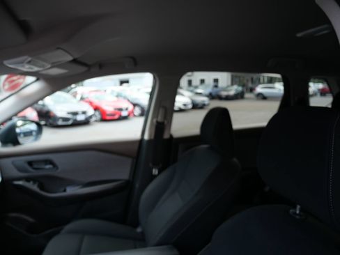 Used 2023 Nissan Rogue S AWD/4WD image 11