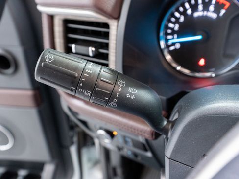 Used 2024 Ford Expedition Limited image 30