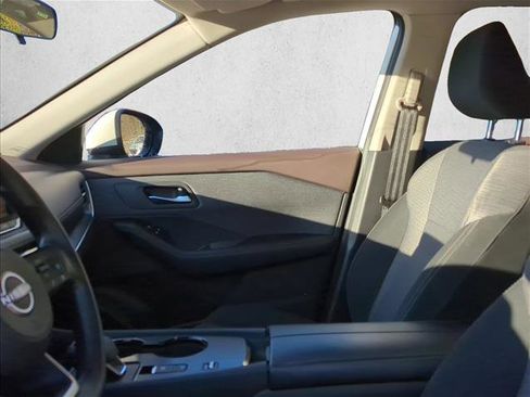 Used 2023 Nissan Rogue SV image 7