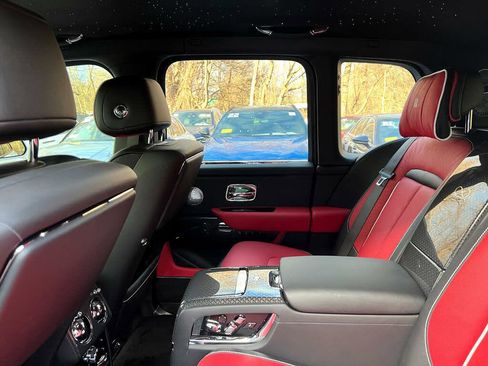Used 2022 Rolls-Royce Cullinan Black Badge AWD/4WD image 47