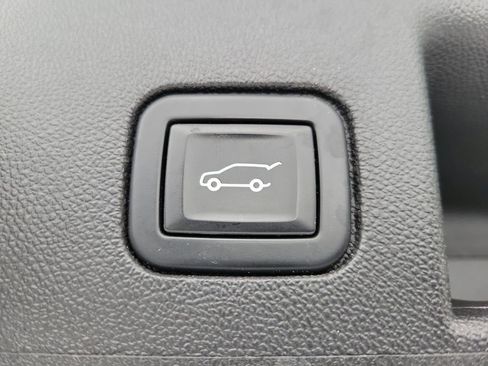 Used 2023 Chevrolet Equinox Premier image 8