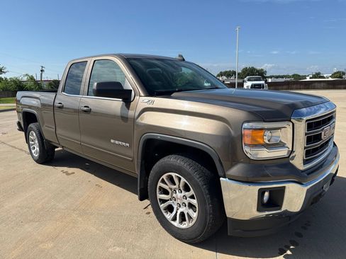 Used 2015 GMC Sierra 1500 SLE w/ SLE Value Package AWD/4WD image 3