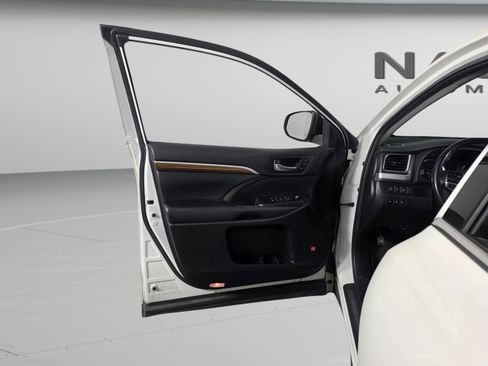 Used 2019 Toyota Highlander Limited image 25