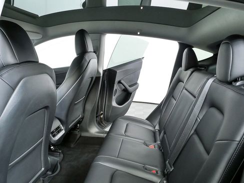 Used 2022 Tesla Model Y Long Range image 19