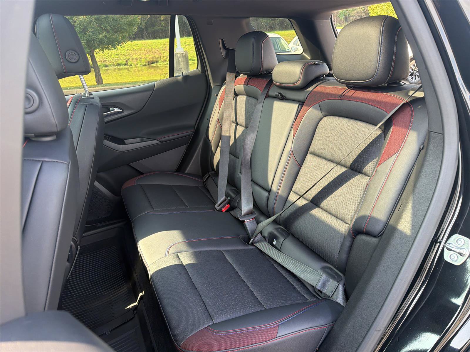 Used 2025 Chevrolet Equinox RS FWD image 25