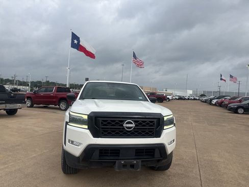 Certified 2023 Nissan Frontier SV w/ Midnight Edition Package RWD image 4