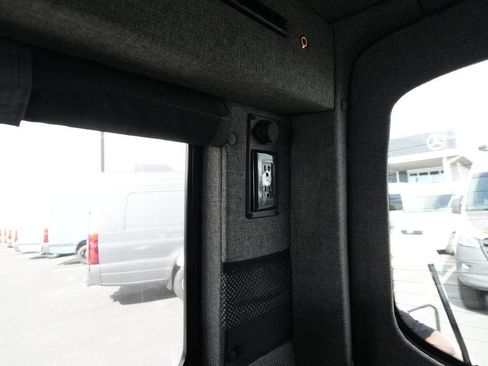 Used 2022 Mercedes-Benz Sprinter 2500 image 29
