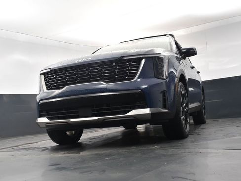 Used 2025 Kia Sorento EX image 23