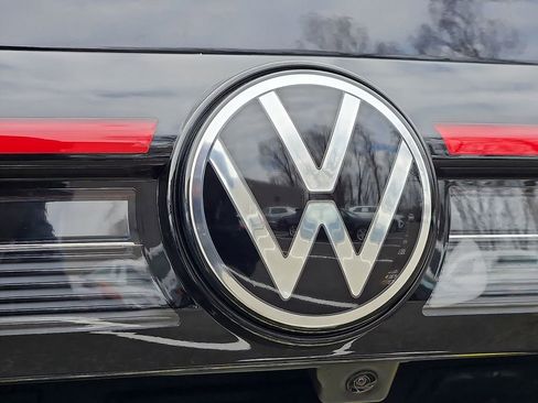 New 2026 Volkswagen Taos SE FWD image 21