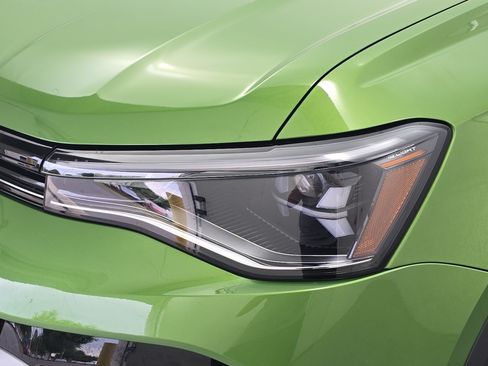New 2026 Volkswagen Taos SE FWD image 29