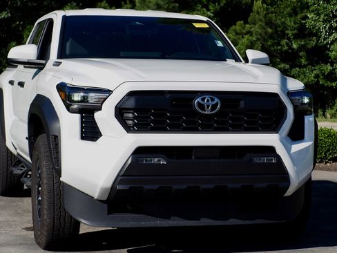 Used 2024 Toyota Tacoma TRD Off-Road AWD/4WD image 27