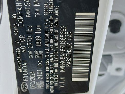 Used 2025 Hyundai Venue Limited image 12