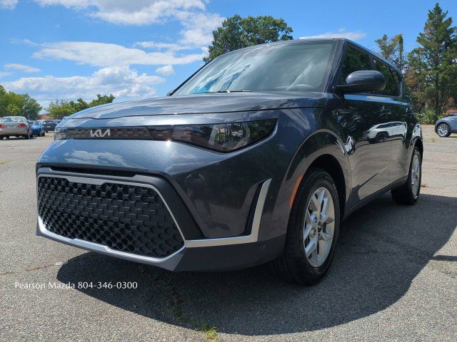 Used 2025 Kia Soul LX w/ LX Technology Package FWD image 9