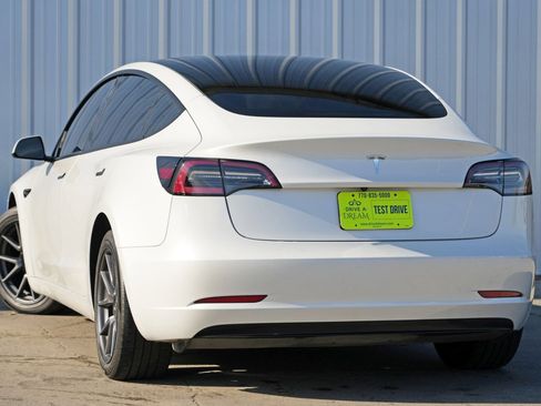 Used 2023 Tesla Model 3 Standard Range image 6