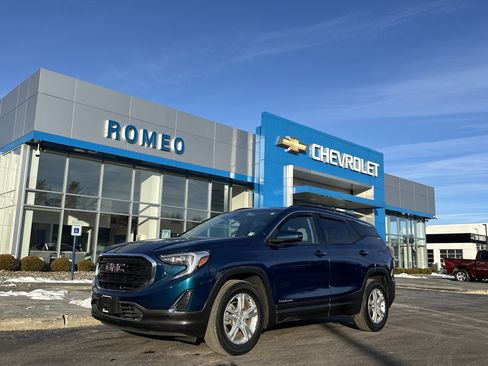 Used 2020 GMC Terrain SLE w/ Driver Convenience Package image 1
