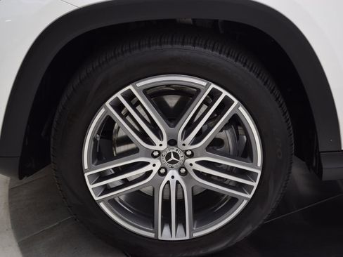 Used 2025 Mercedes-Benz GLS 450 4MATIC image 12