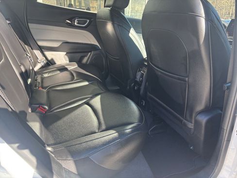 Used 2025 Jeep Compass Limited image 40