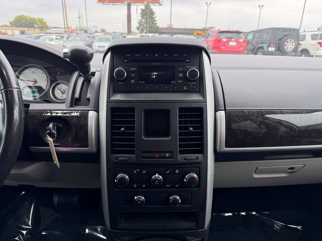 Used 2010 Dodge Grand Caravan SXT FWD image 2