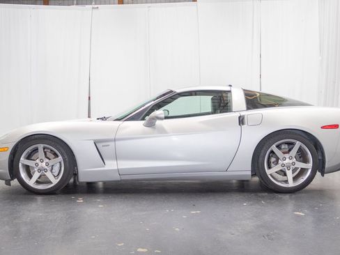 Used 2005 Chevrolet Corvette Coupe w/ Preferred Equipment Group RWD image 5