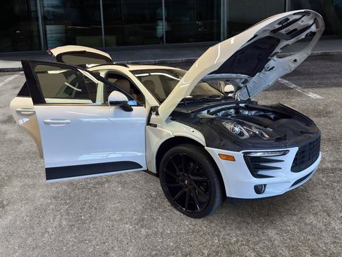 Used 2017 Porsche Macan AWD/4WD image 9