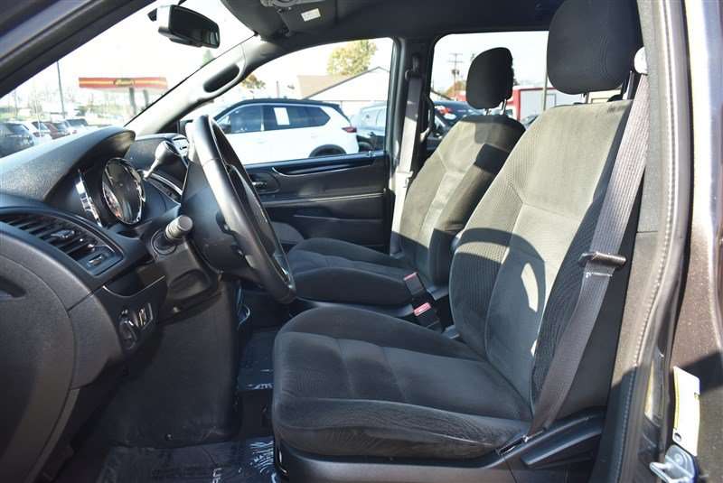 Used 2016 Dodge Grand Caravan SE FWD image 10