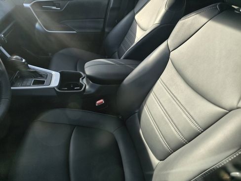 Used 2025 Toyota RAV4 XLE Premium image 22