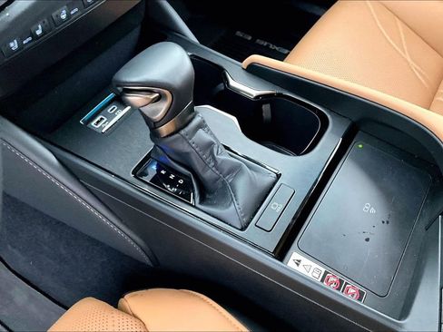 Used 2024 Lexus ES 350 Ultra Luxury image 18