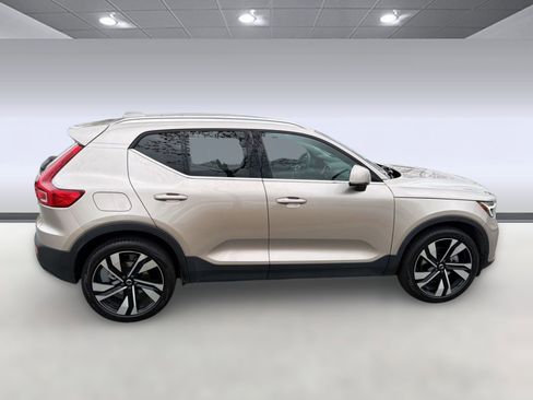 Used 2024 Volvo XC40 B5 Plus w/ Protection Package Premier image 8