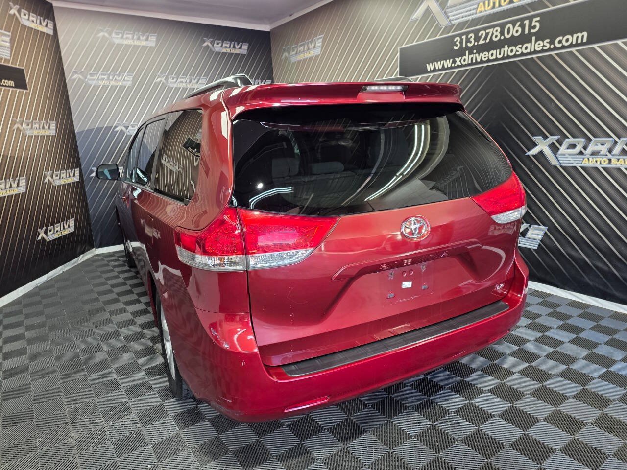 Used 2014 Toyota Sienna LE FWD image 11