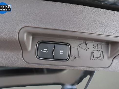 Used 2023 Ford Explorer Platinum w/ Premium Technology Package image 27