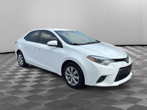 Used 2015 Toyota Corolla LE FWD image 2