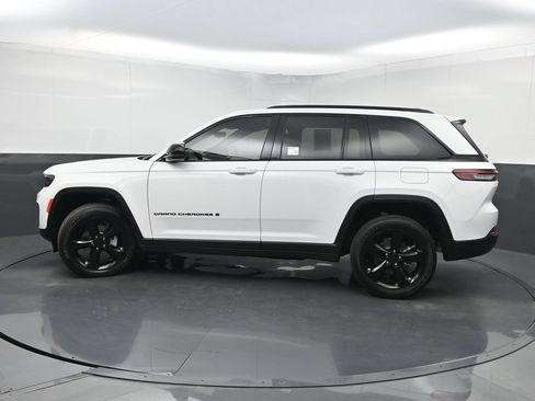 Used 2025 Jeep Grand Cherokee Altitude RWD image 43