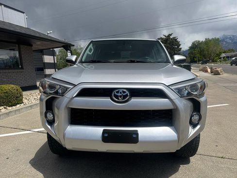 Used 2017 Toyota 4Runner SR5 AWD/4WD image 2