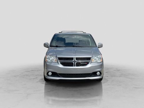 Used 2019 Dodge Grand Caravan SXT w/ Rear Park Assist Package FWD image 9