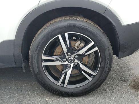 Used 2025 Volvo XC40 B5 Core image 33