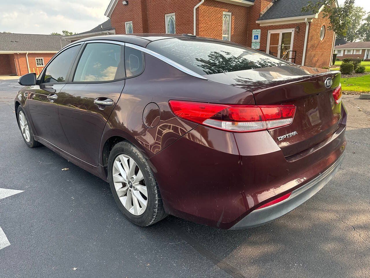 Used 2016 Kia Optima LX w/ Option Group 014 FWD image 9