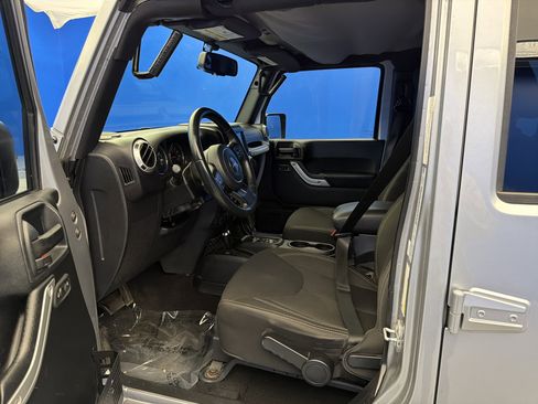 Used 2016 Jeep Wrangler Unlimited Sahara image 12