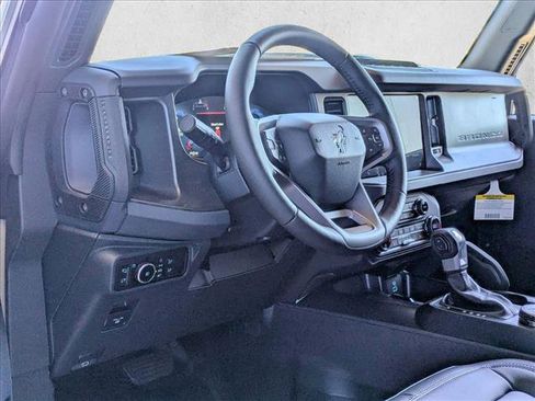 New 2025 Ford Bronco Badlands image 3
