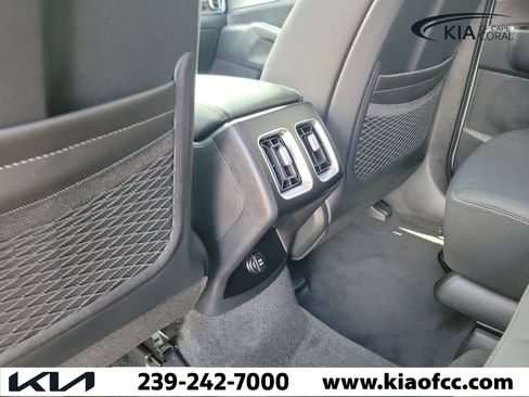 Certified 2025 Kia Sorento LX FWD image 15