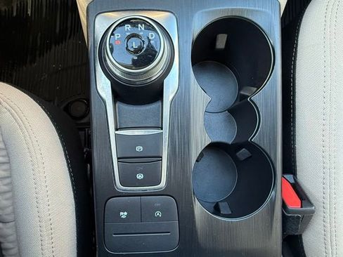 Used 2022 Ford Escape SE w/ Cold Weather Package image 19