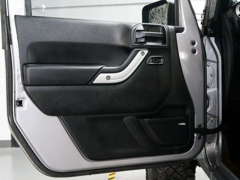 Used 2014 Jeep Wrangler Unlimited Rubicon w/ Connectivity Group image 22