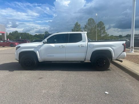 Used 2025 Toyota Tacoma SR5 RWD image 8