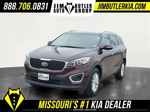 Used 2017 Kia Sorento LX image 2