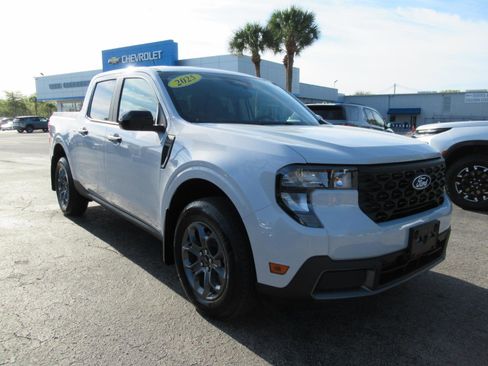 Used 2025 Ford Maverick XLT w/ Equipment Group 301A image 4